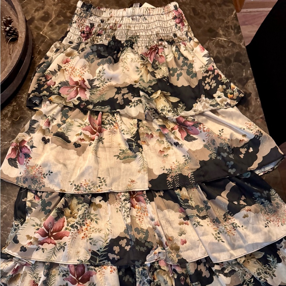 Beautiful and Unique Layered Skirt NWT Industry Brand